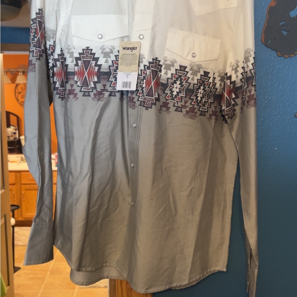 Wrangler Men's Shirt with Gray and Red Geometric Design